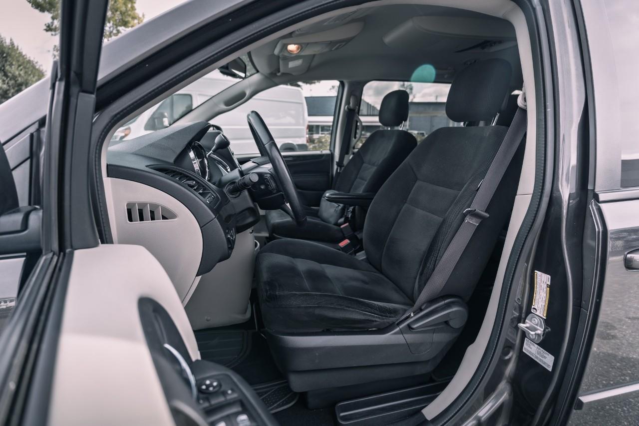 2016 Dodge Grand Caravan SE/SXT LC2690A