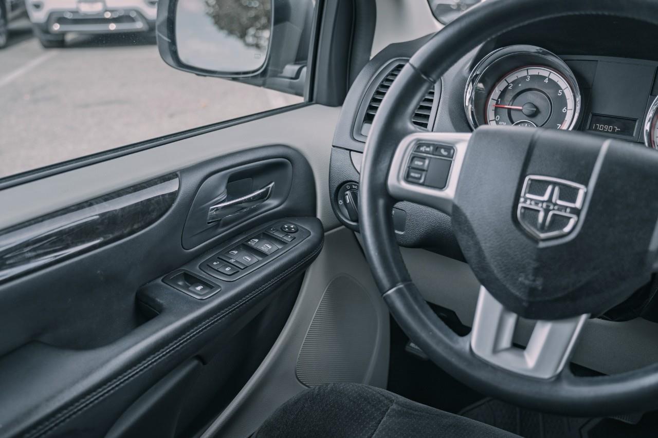 2016 Dodge Grand Caravan SE/SXT LC2690A