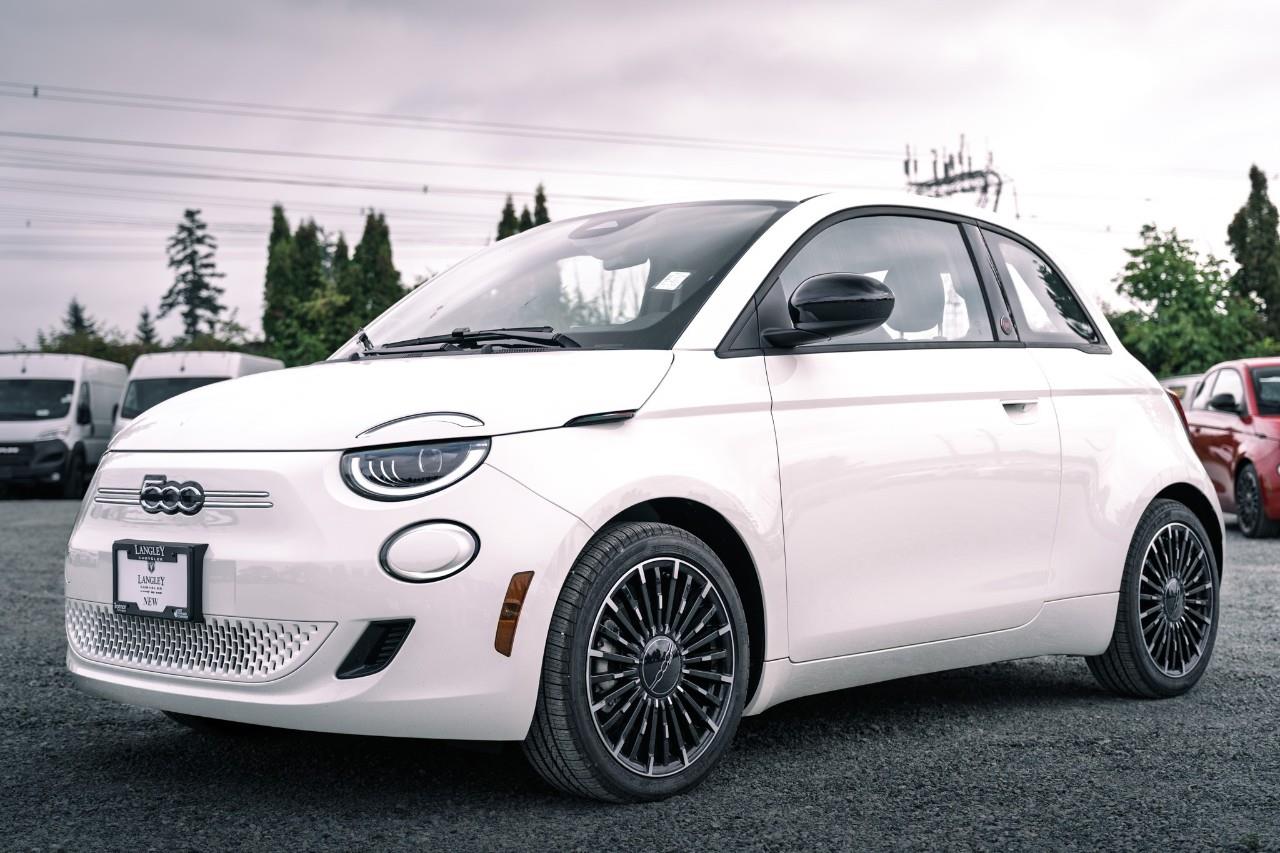 2025 Fiat 500e  S238241