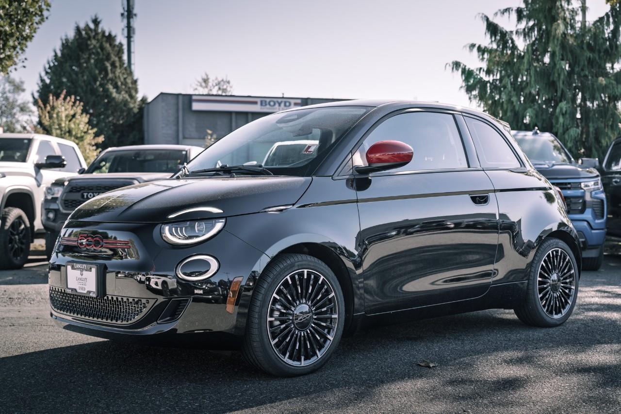 2024 Fiat 500e  LC2750