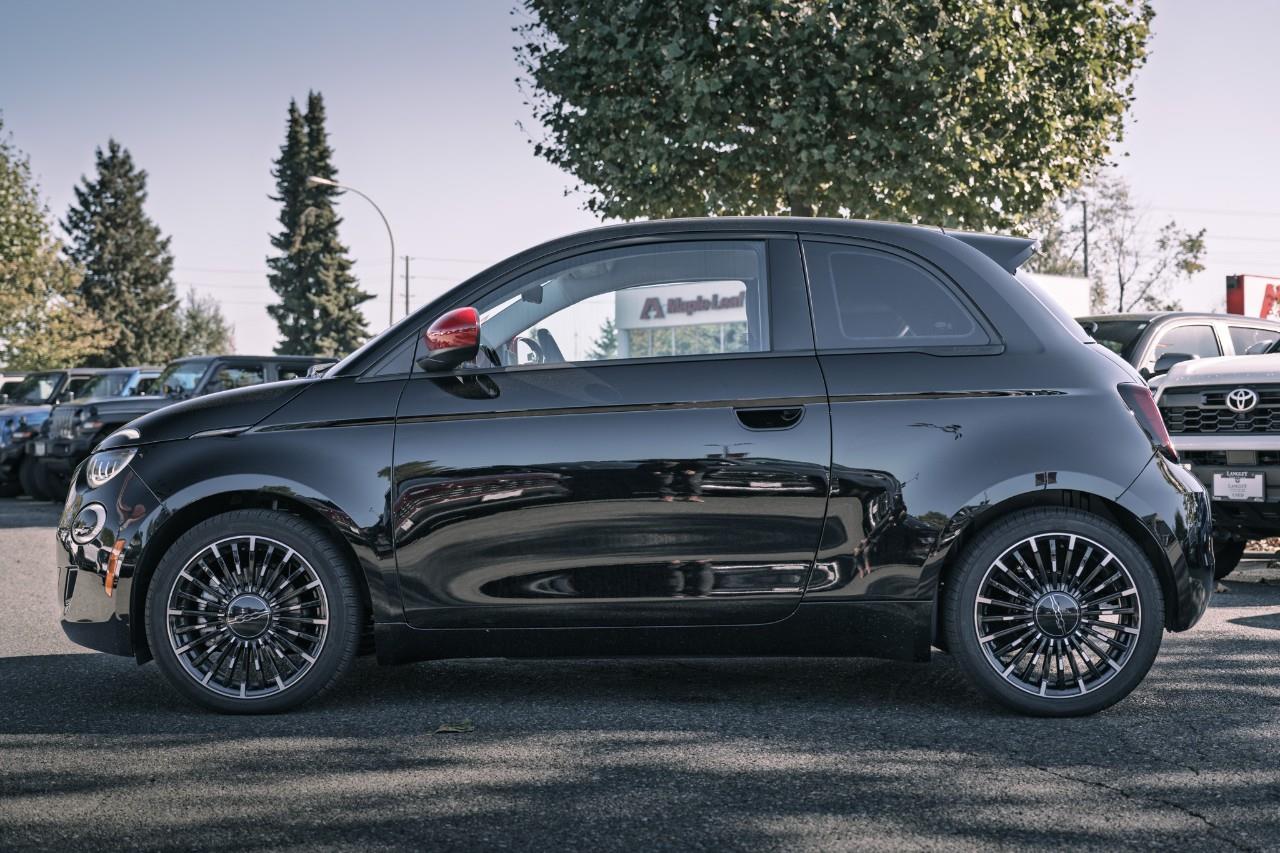2024 Fiat 500e  LC2750