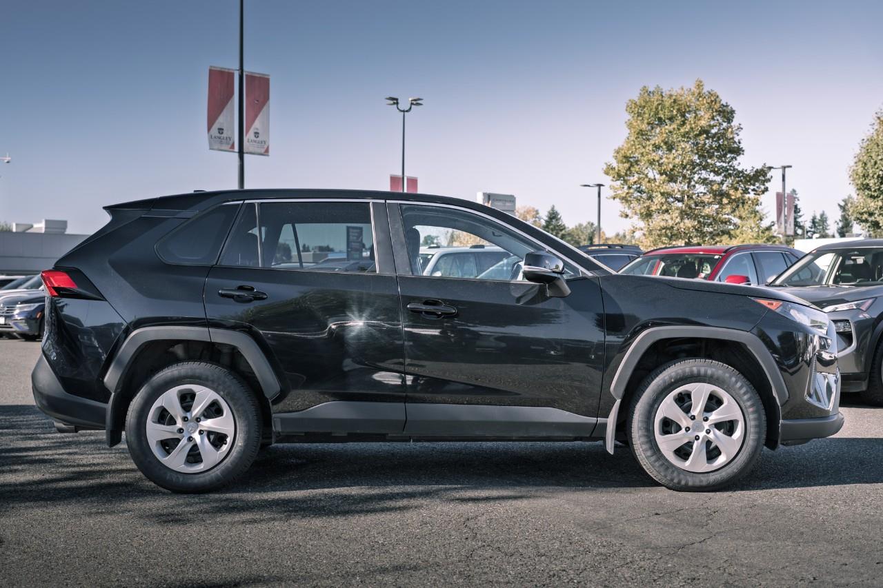 2022 Toyota RAV4 LE LC2748