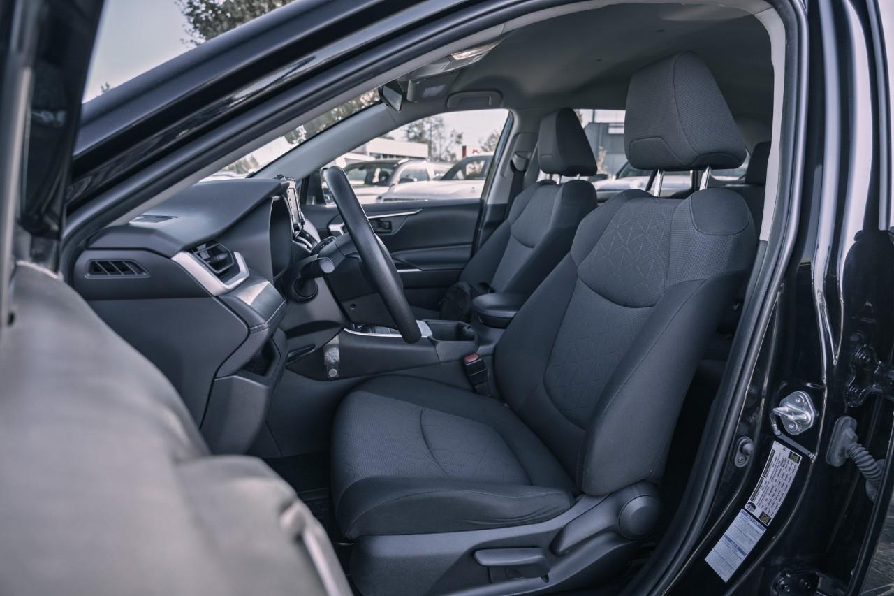 2022 Toyota RAV4 LE LC2748