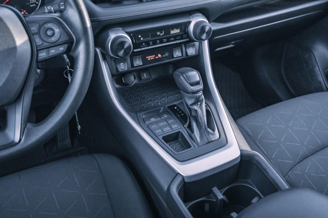 2022 Toyota RAV4 LE LC2748