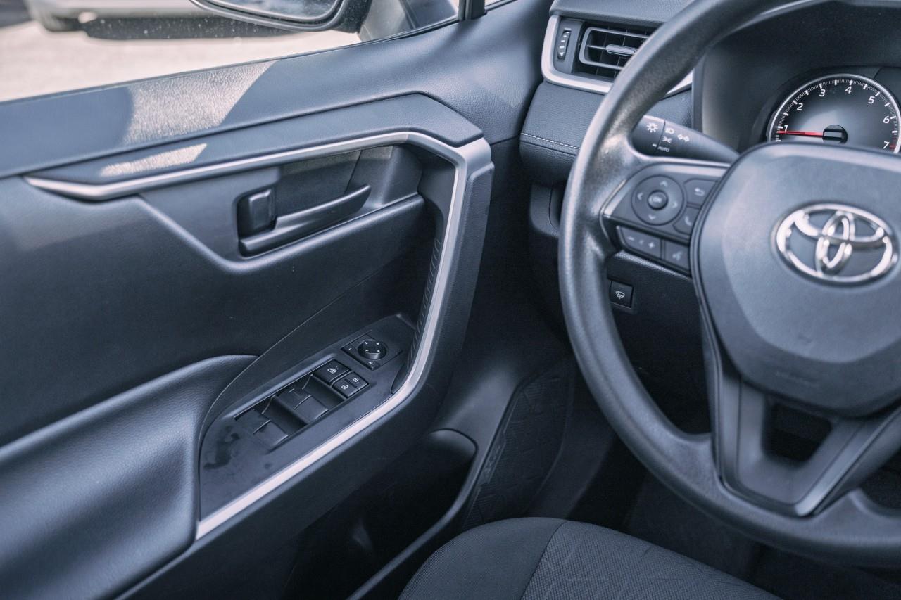 2022 Toyota RAV4 LE LC2748