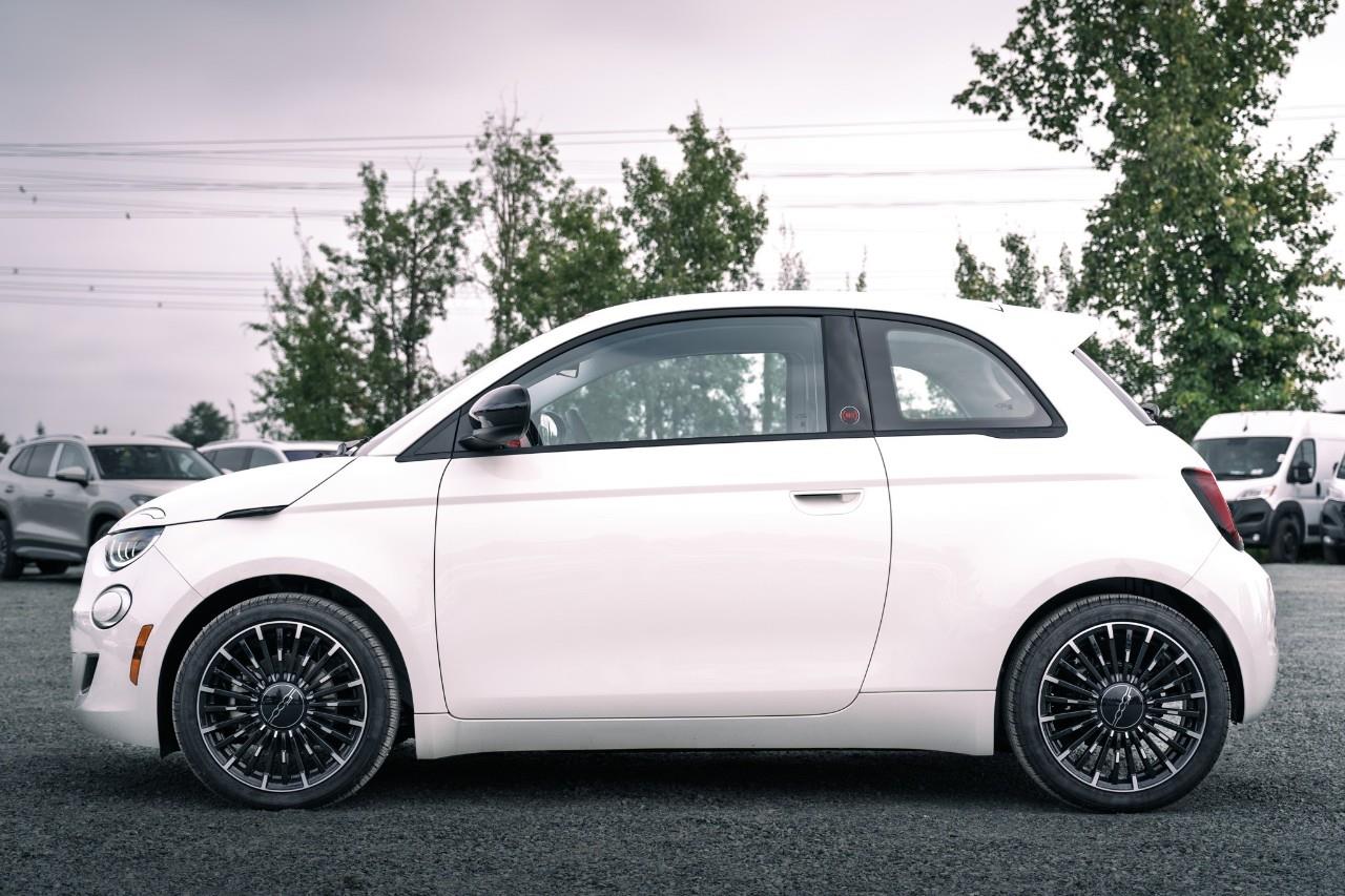 2025 Fiat 500e  S239879