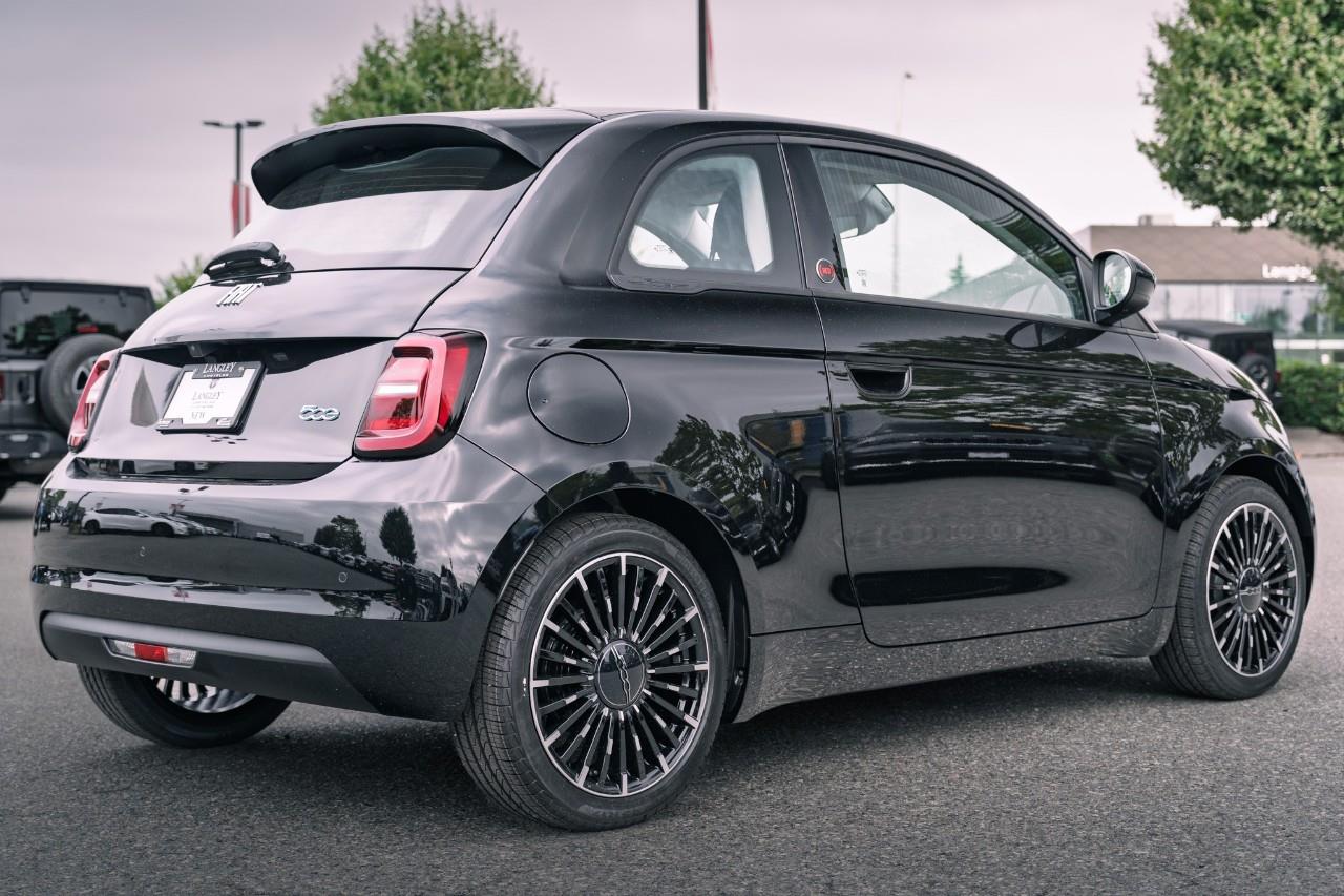 2025 Fiat 500e  S241577