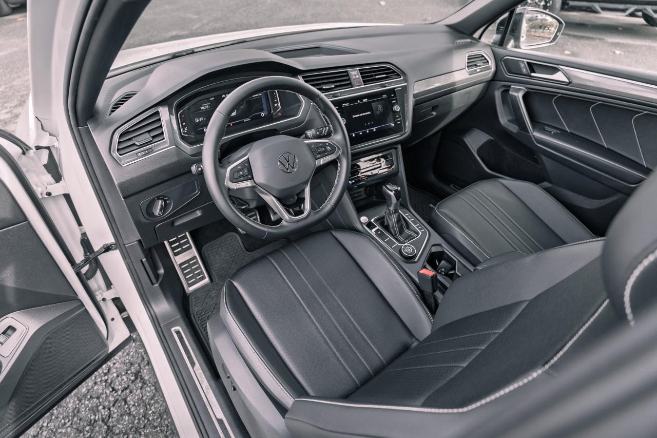 2023 Volkswagen Tiguan Comfortline R-Line Black LC2752