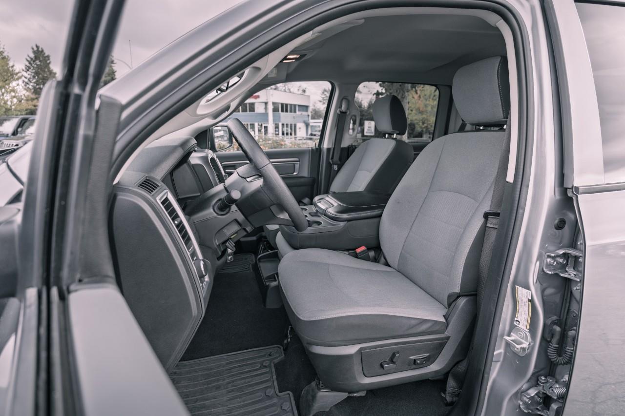 2023 RAM 1500 Classic SLT LC2758