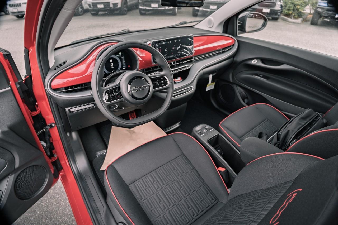 2025 Fiat 500e  S239346