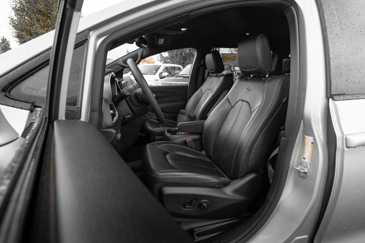 2022 Chrysler Pacifica Touring L LC2765