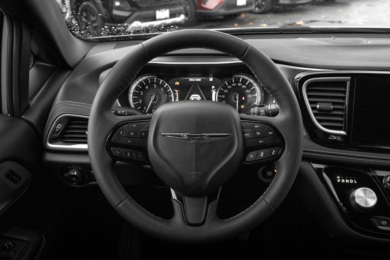 2022 Chrysler Pacifica Touring L LC2765