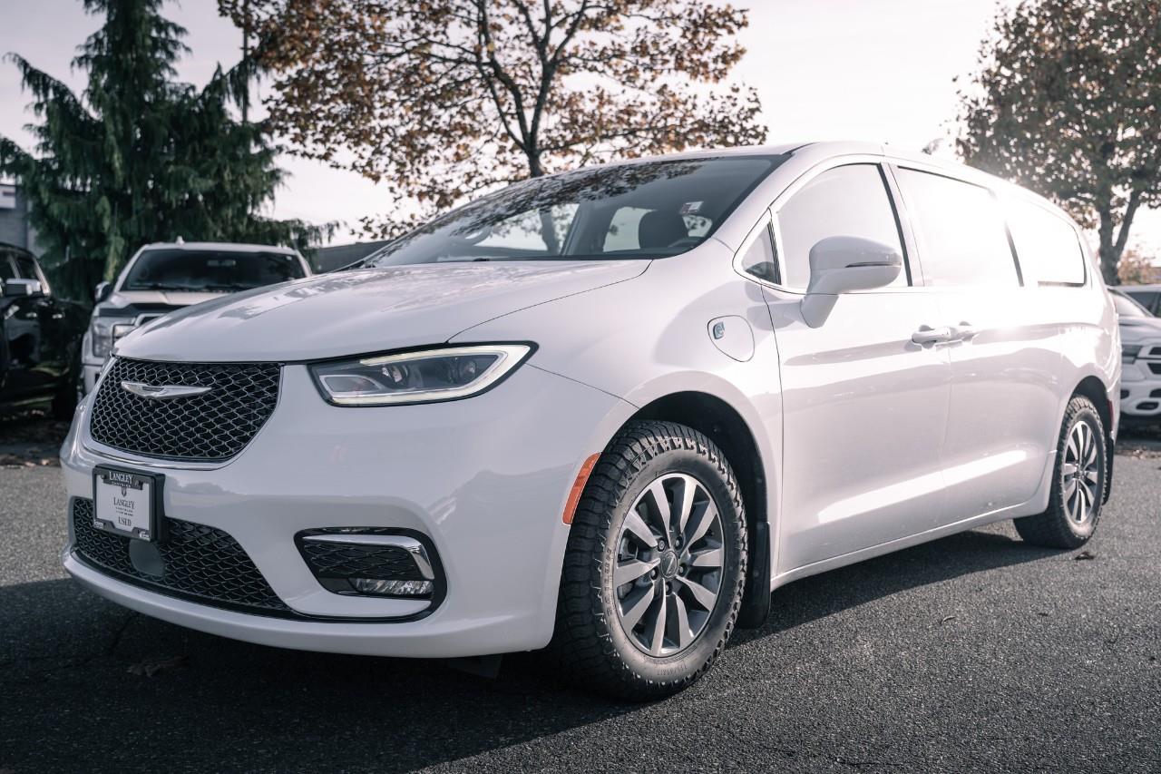 2026 Chrysler Pacifica Select