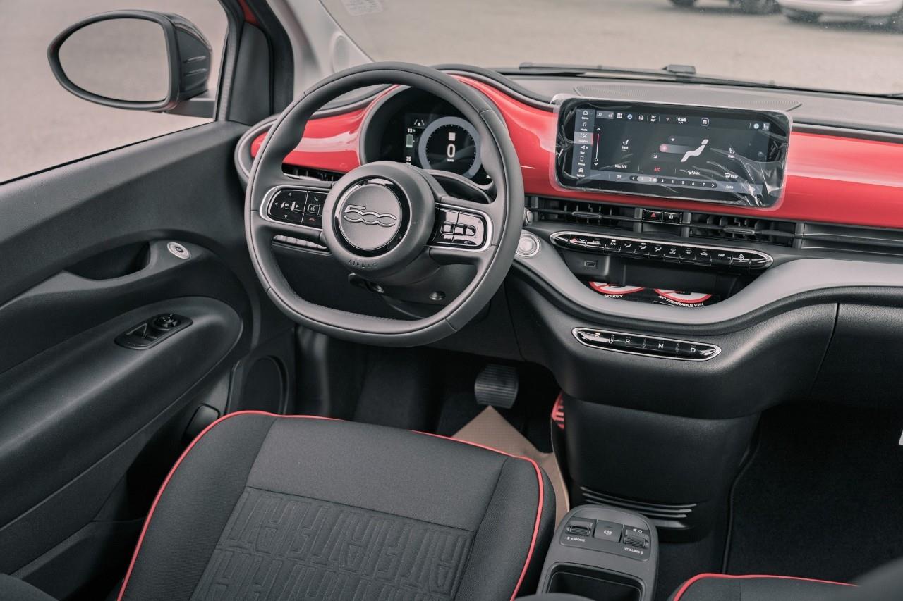 2025 Fiat 500e  S240868