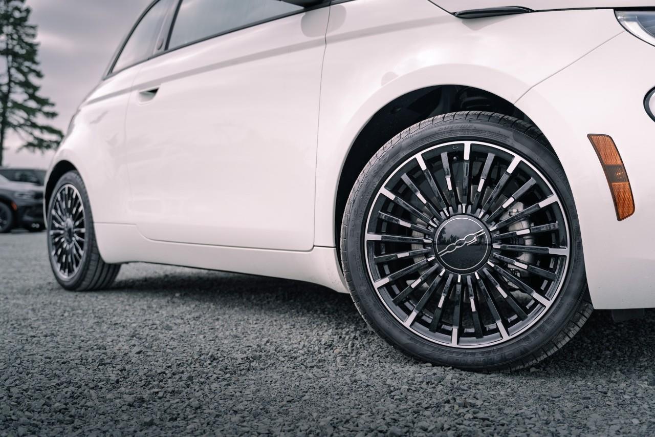 2025 Fiat 500e  S239870