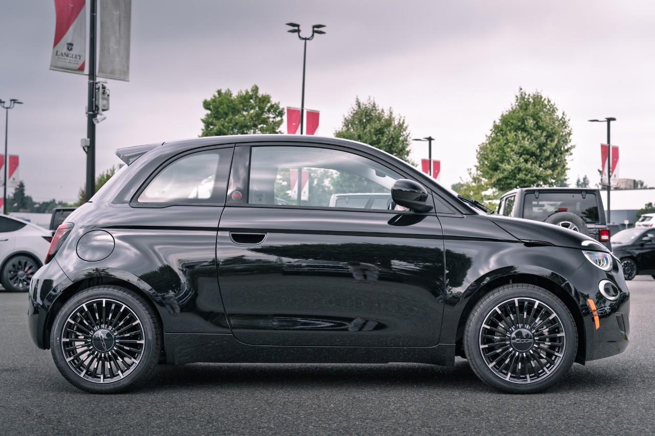 2025 Fiat 500e  S241054