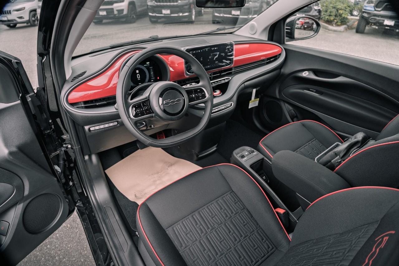 2025 Fiat 500e  S241054