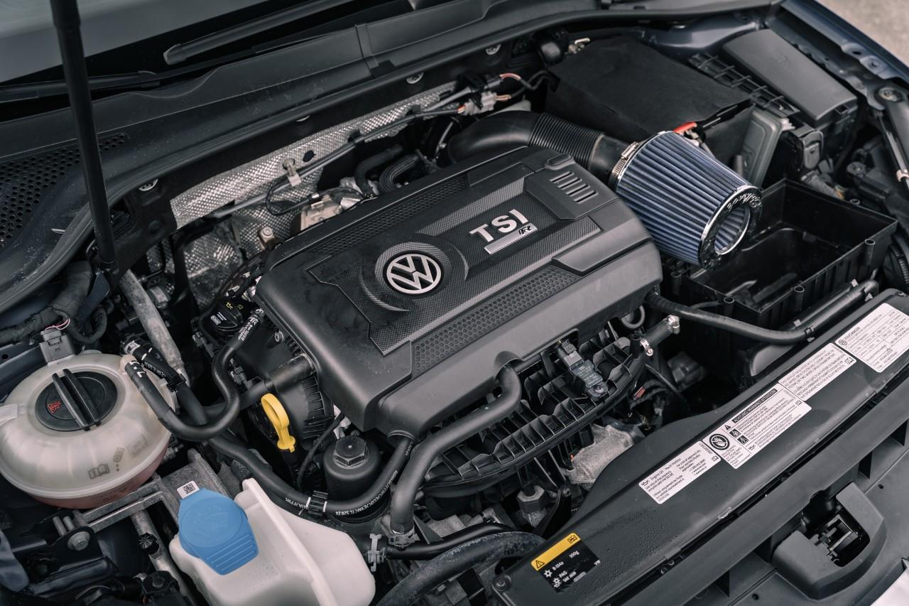 2017 Volkswagen Golf R 2.0 TSI LC2576AA