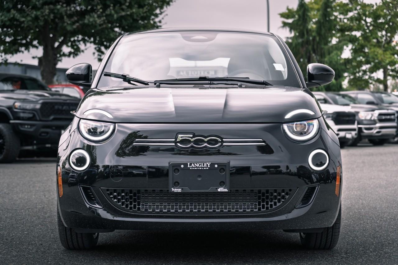 2025 Fiat 500e  S240233