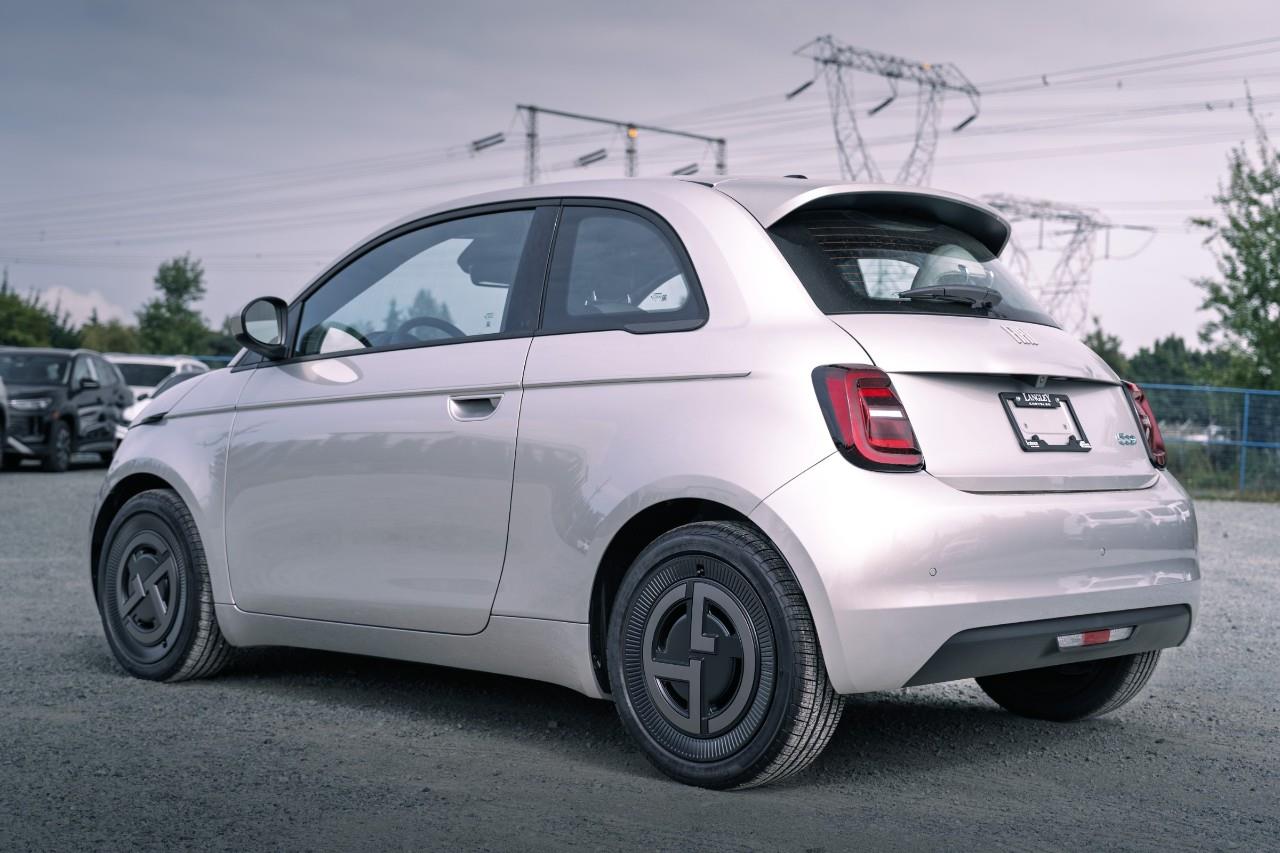 2025 Fiat 500e  S238658