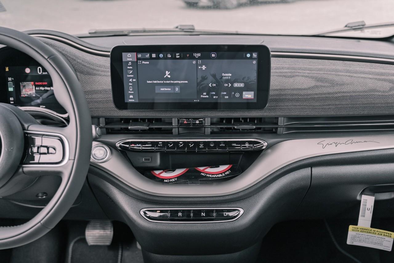 2025 Fiat 500e  S238658