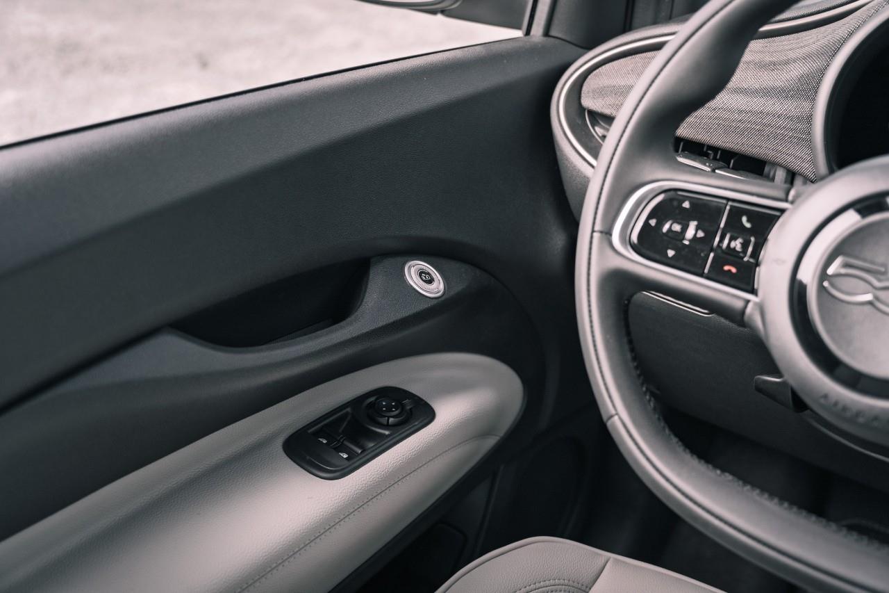 2025 Fiat 500e  S238658