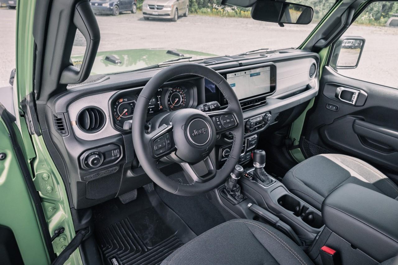 2025 Jeep Wrangler Sport S621370