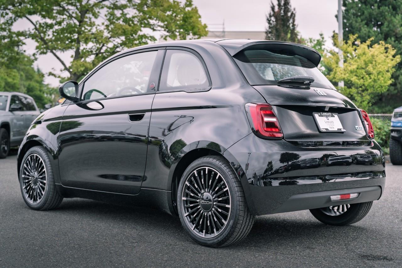 2025 Fiat 500e  S241577