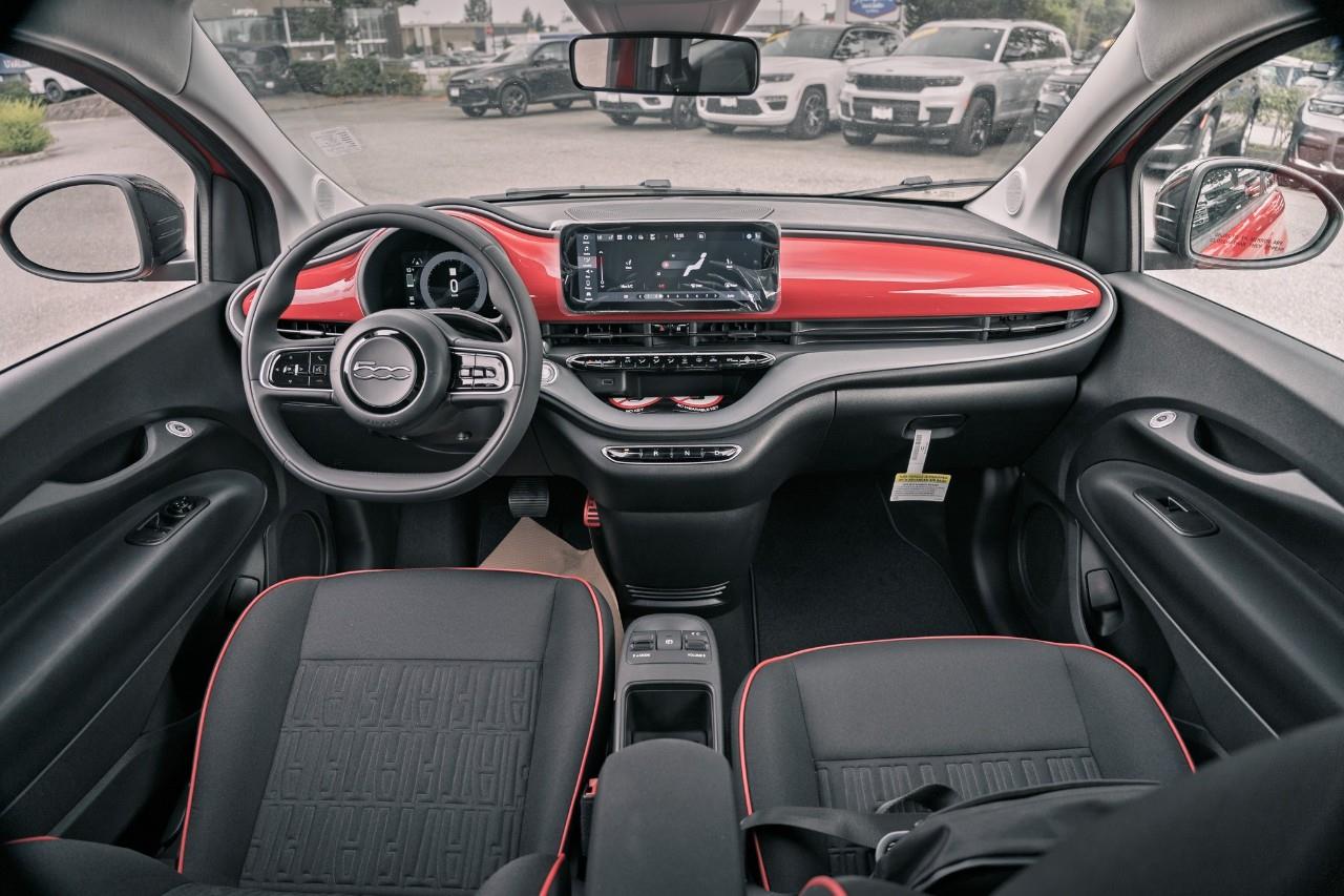 2025 Fiat 500e  S240238