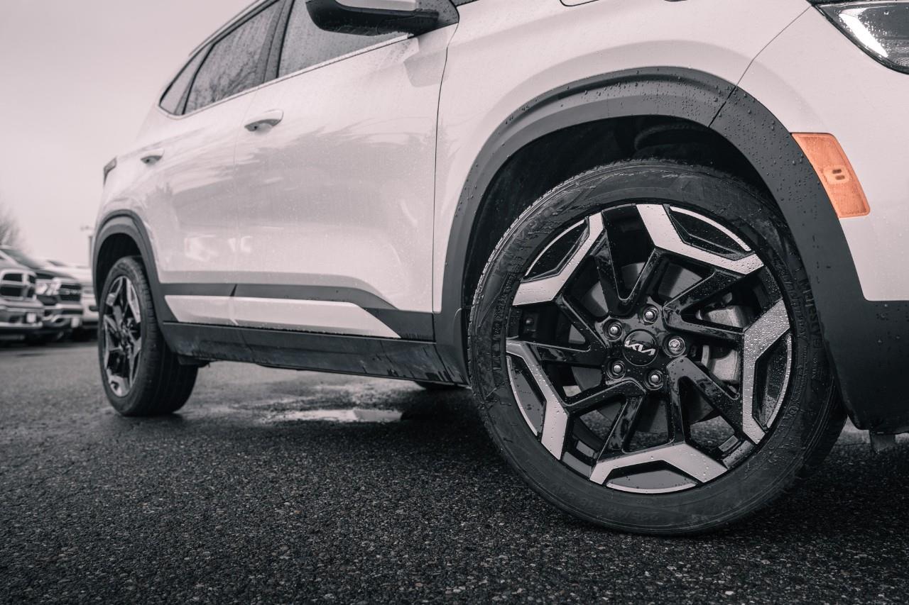 2024 Kia Seltos SX w/Black Interior LC2784