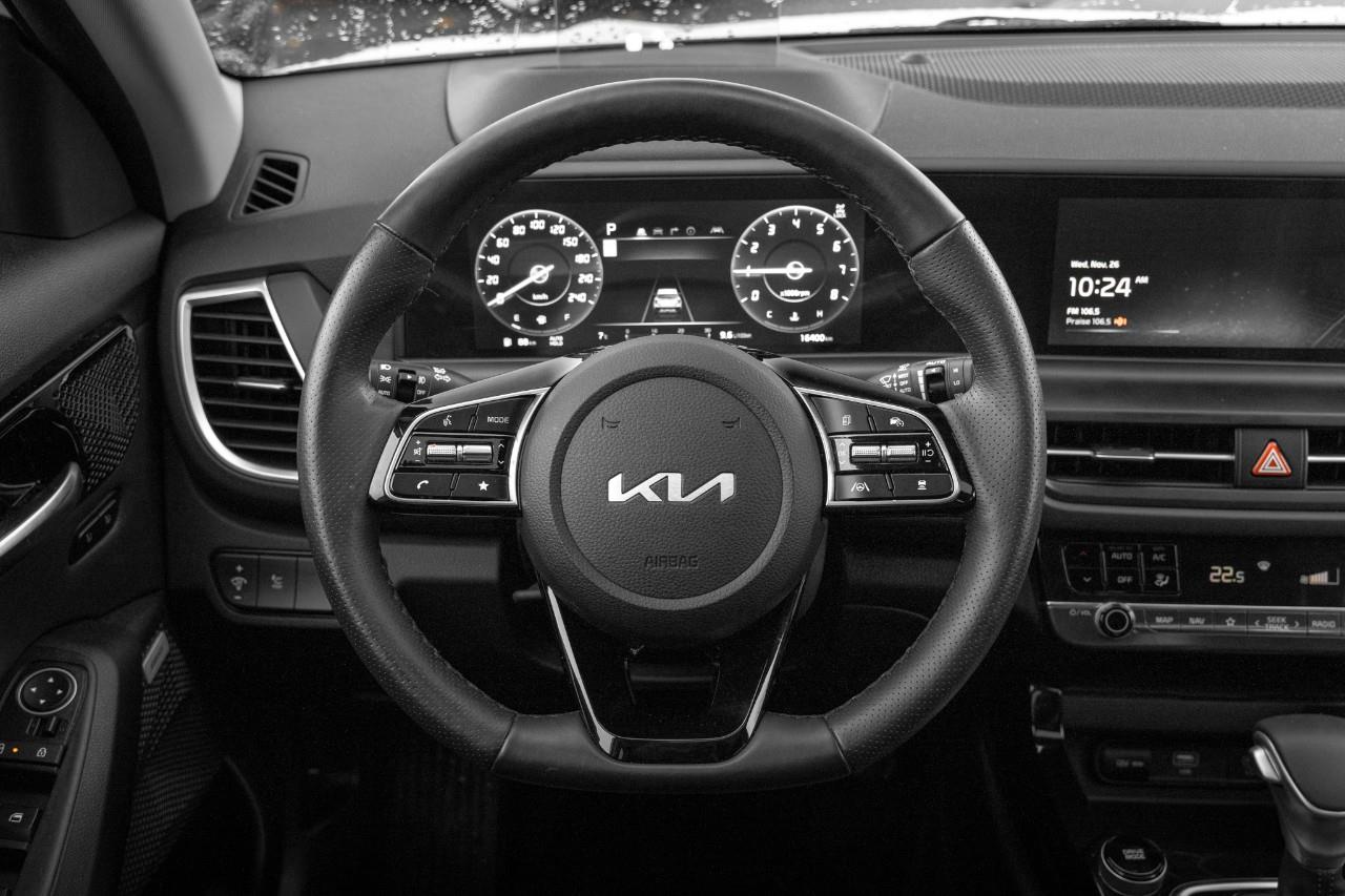 2024 Kia Seltos SX w/Black Interior LC2784