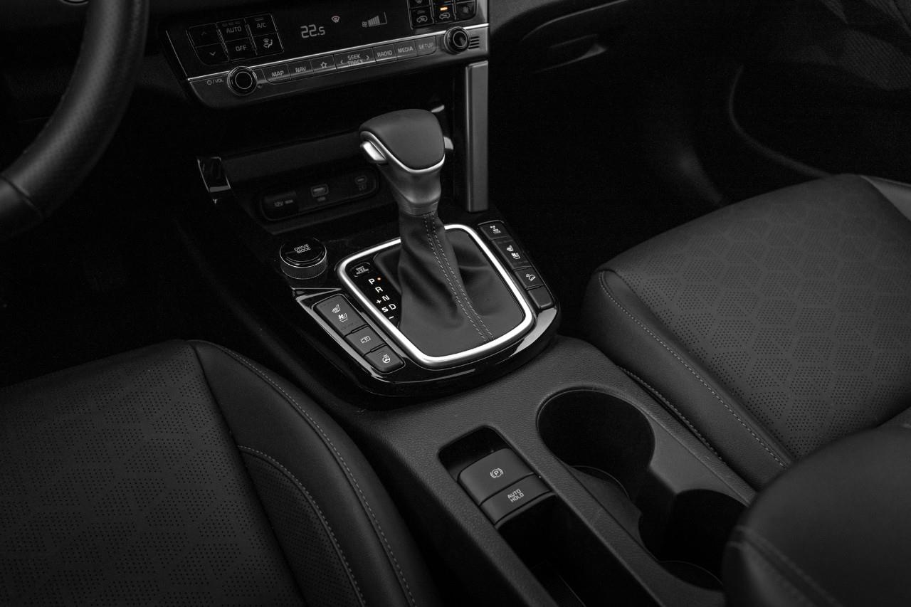 2024 Kia Seltos SX w/Black Interior LC2784