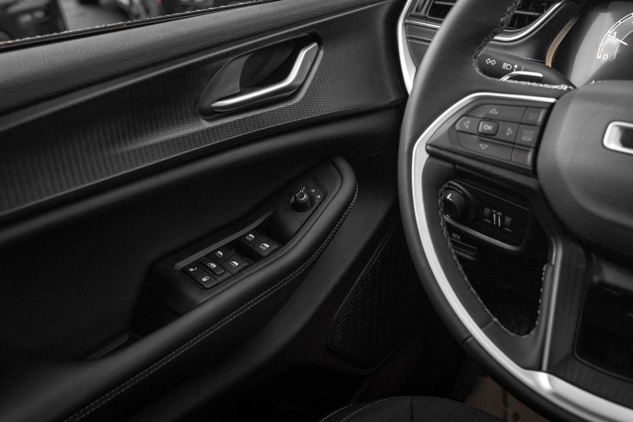 2023 Jeep Grand Cherokee Laredo LC2785