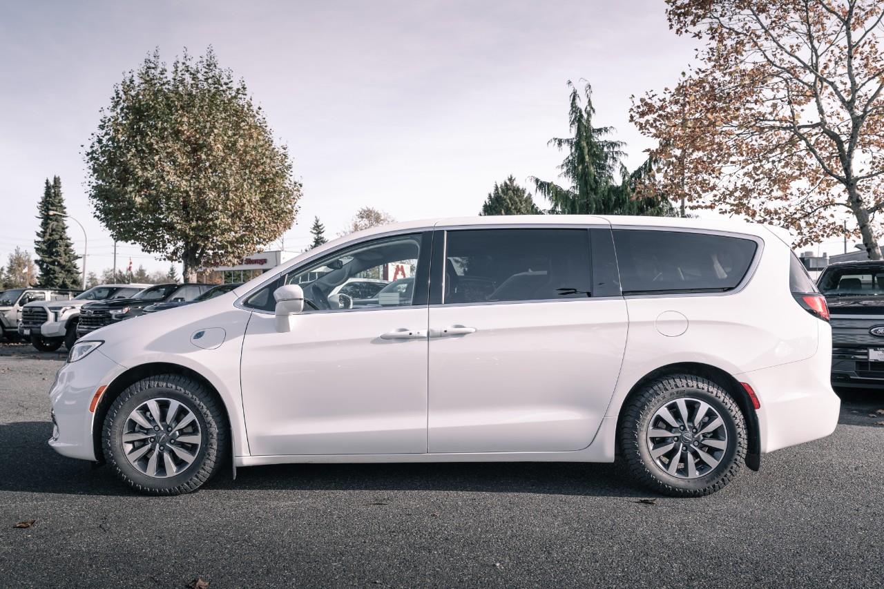 2022 Chrysler Pacifica Hybrid Touring-L R180280A