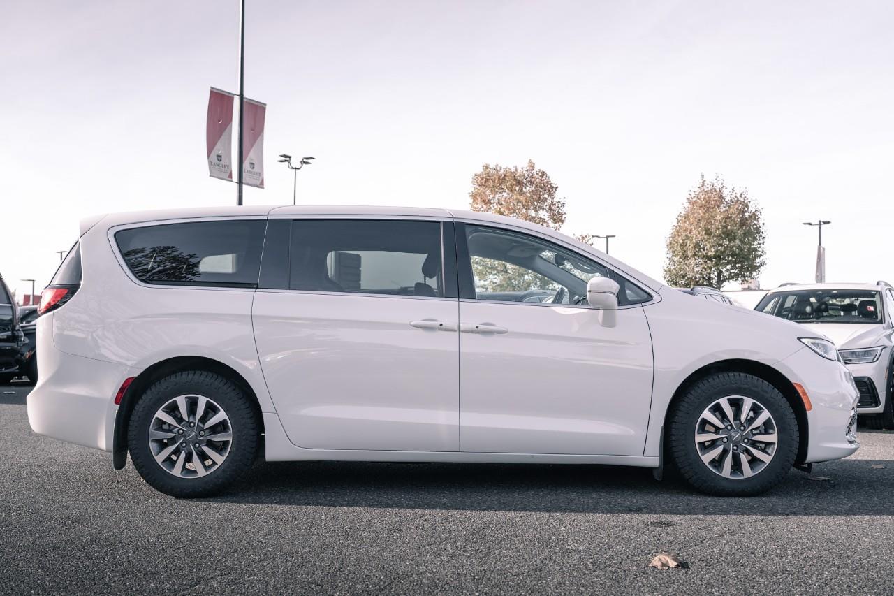2022 Chrysler Pacifica Hybrid Touring-L R180280A