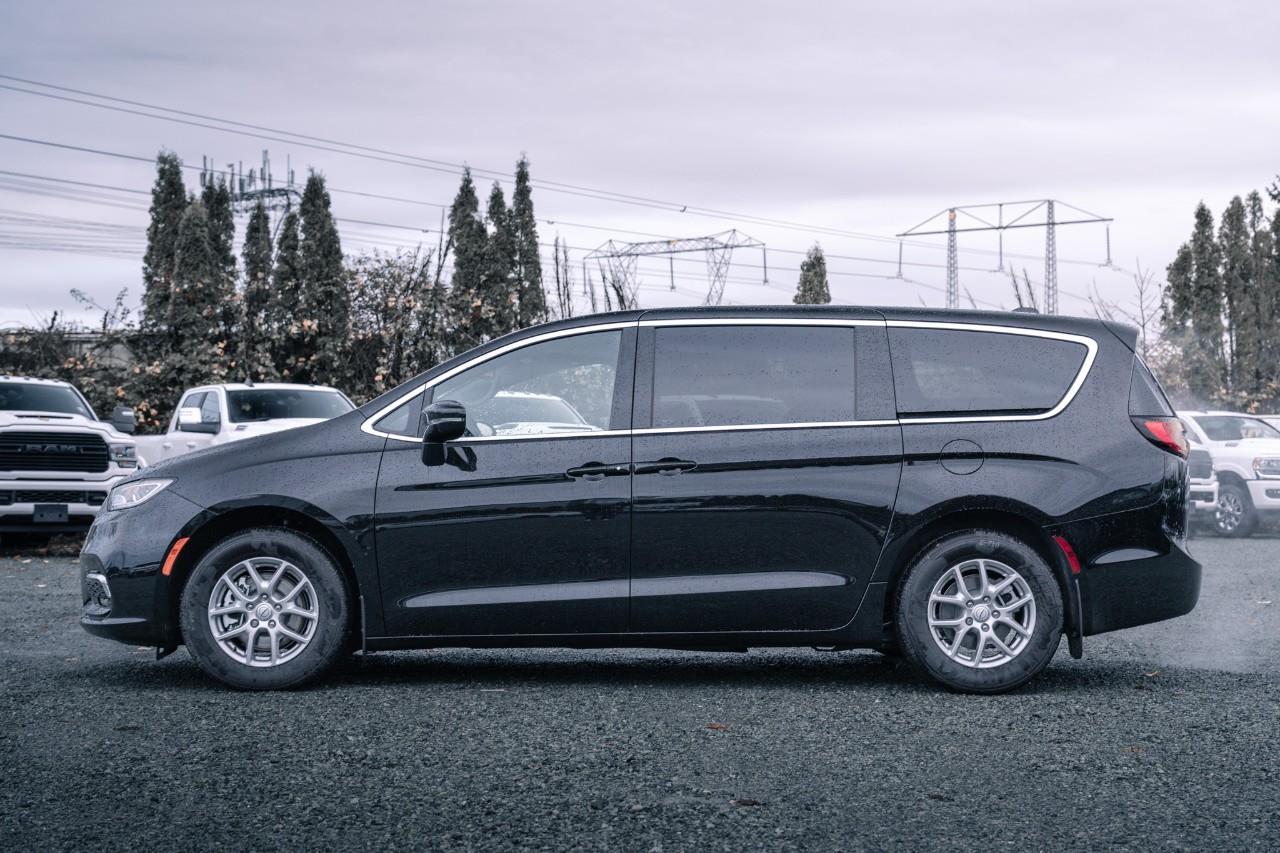 2026 Chrysler Pacifica Select T184185