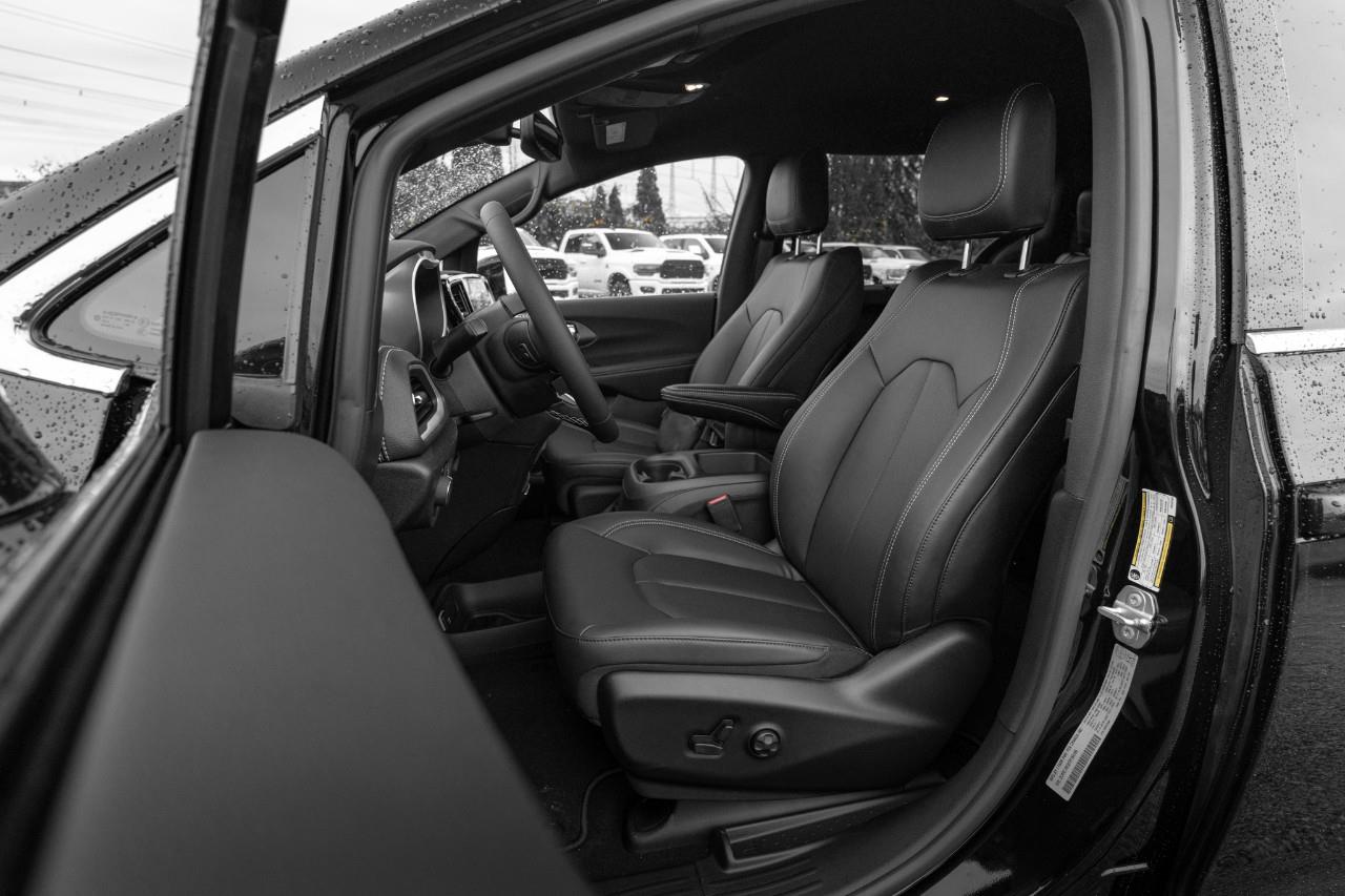 2026 Chrysler Pacifica Select T184185