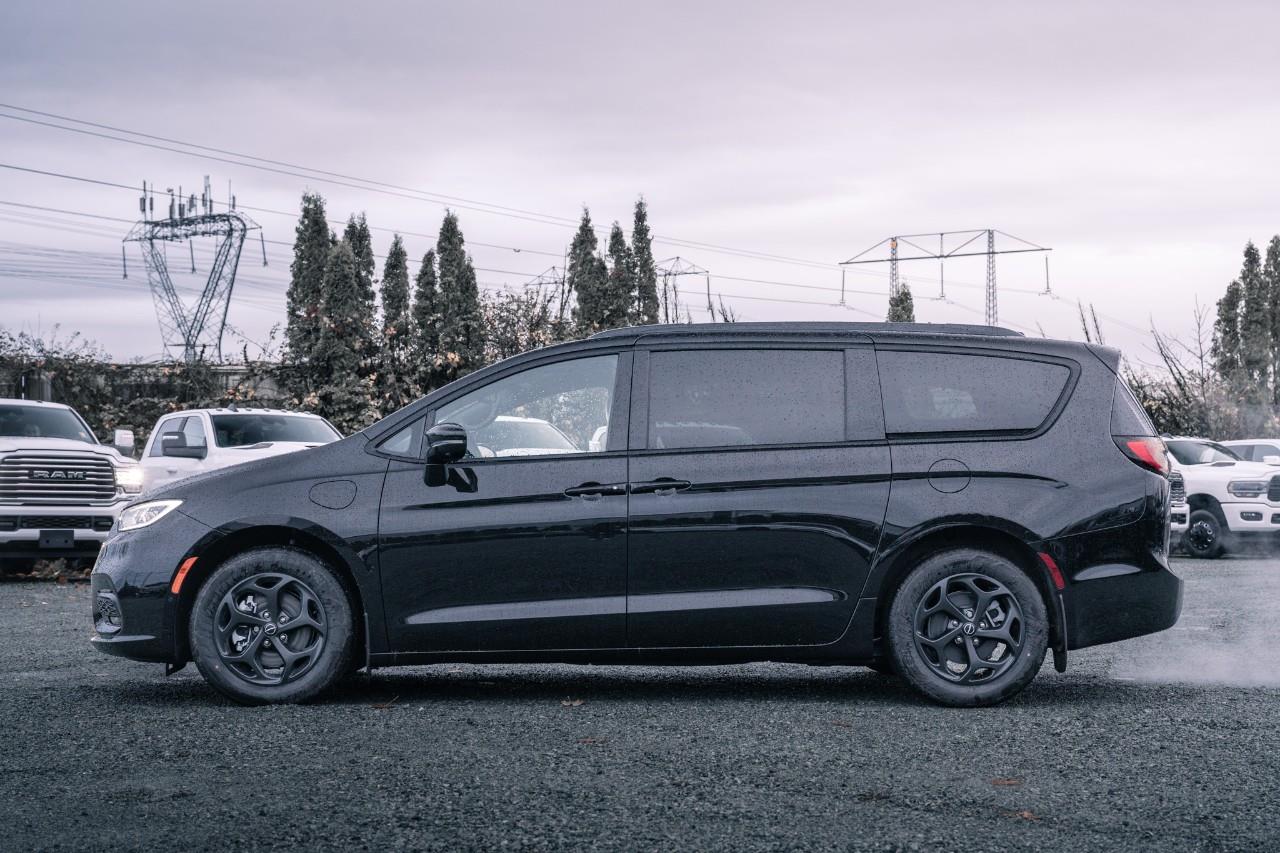 2026 Chrysler Pacifica Hybrid Select T199421