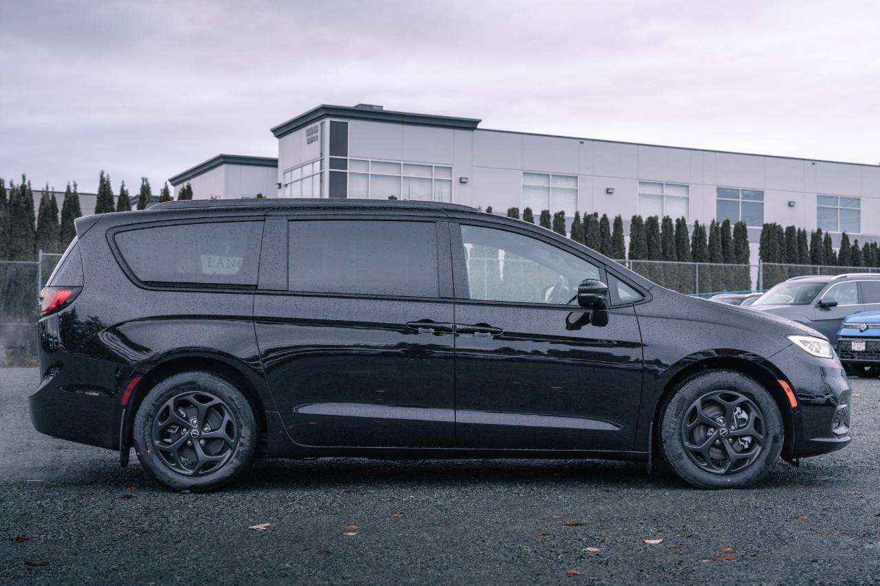 2026 Chrysler Pacifica Hybrid Select T199421