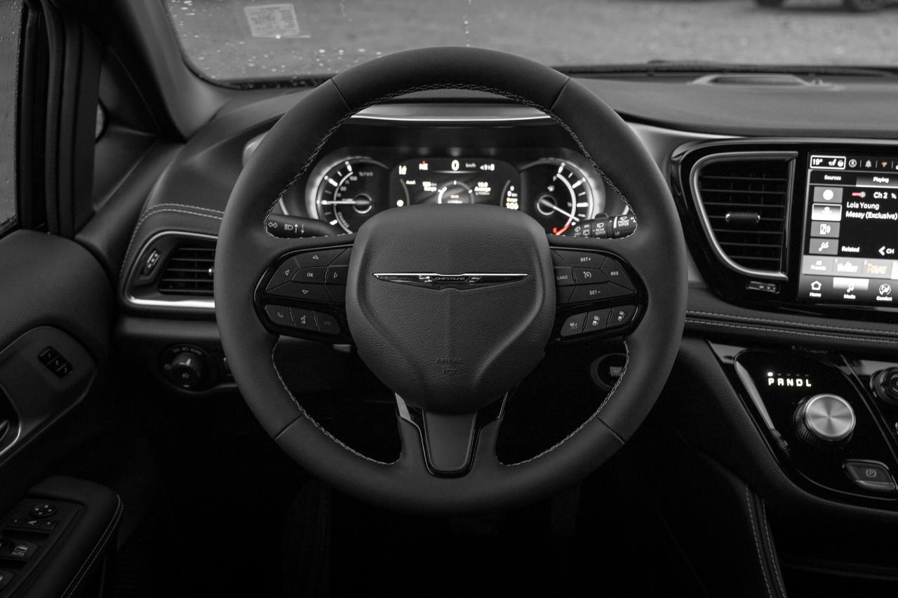 2026 Chrysler Pacifica Hybrid Select T199421