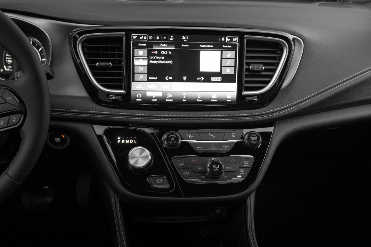 2026 Chrysler Pacifica Hybrid Select T199421