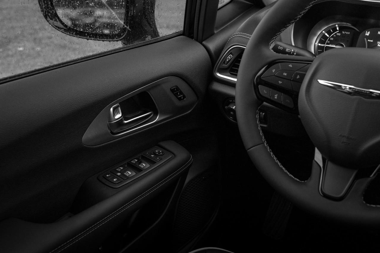 2026 Chrysler Pacifica Hybrid Select T199421