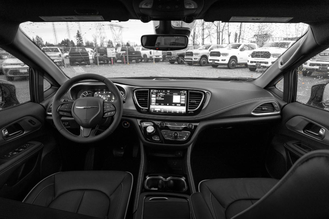 2026 Chrysler Pacifica Hybrid Select T199421