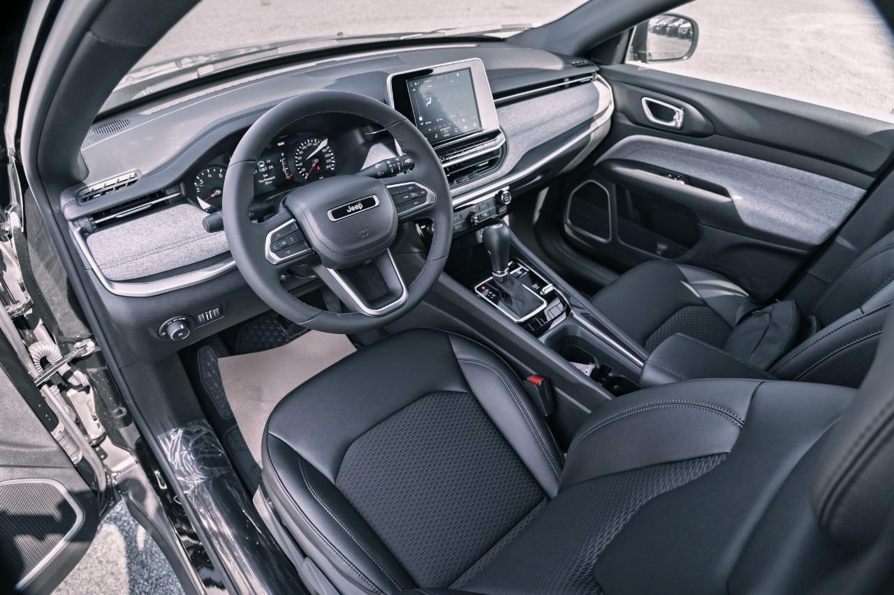 2025 Jeep Compass North S626358