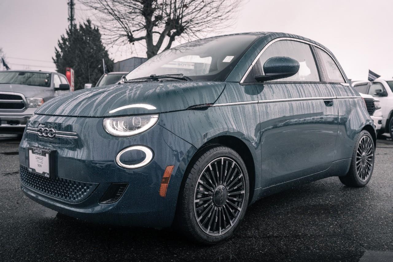 2025 Fiat 500e  S246507