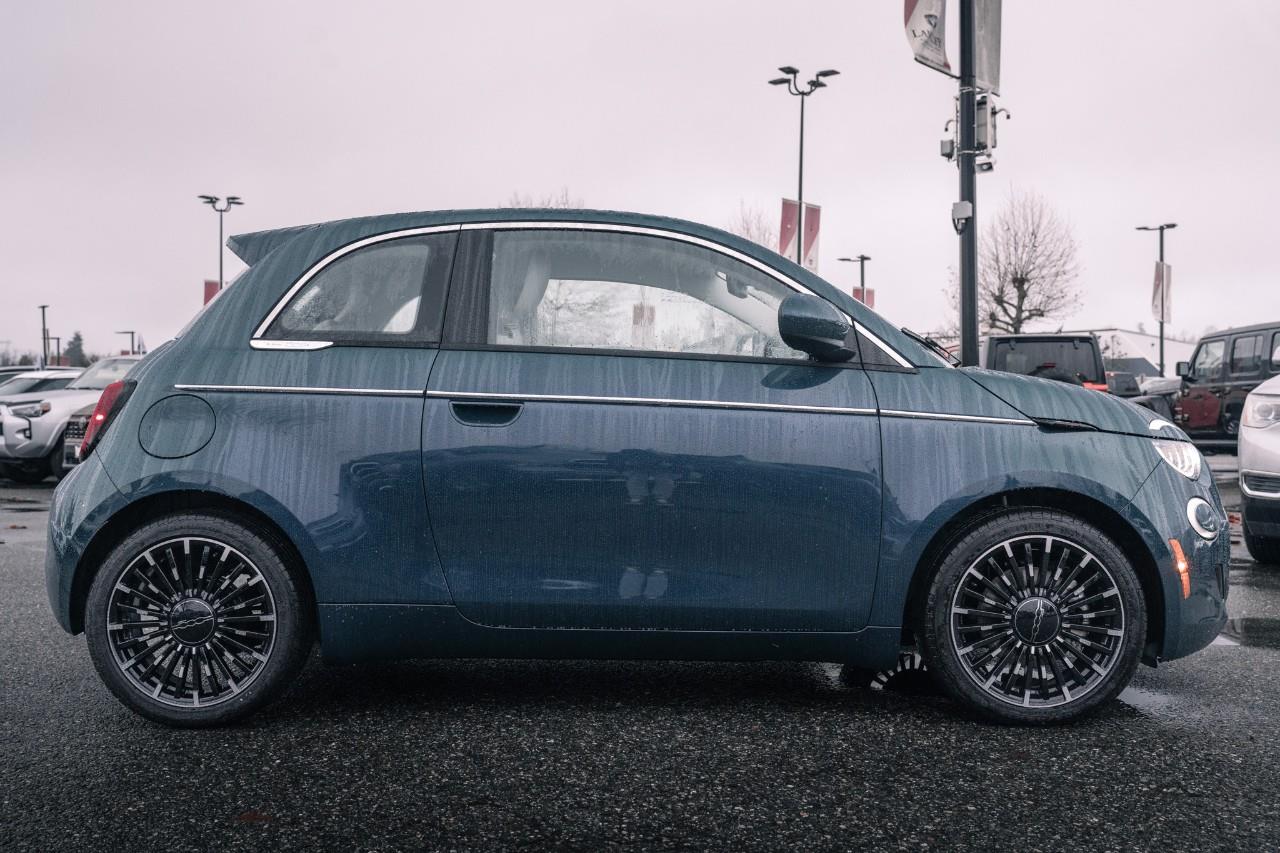 2025 Fiat 500e  S246507