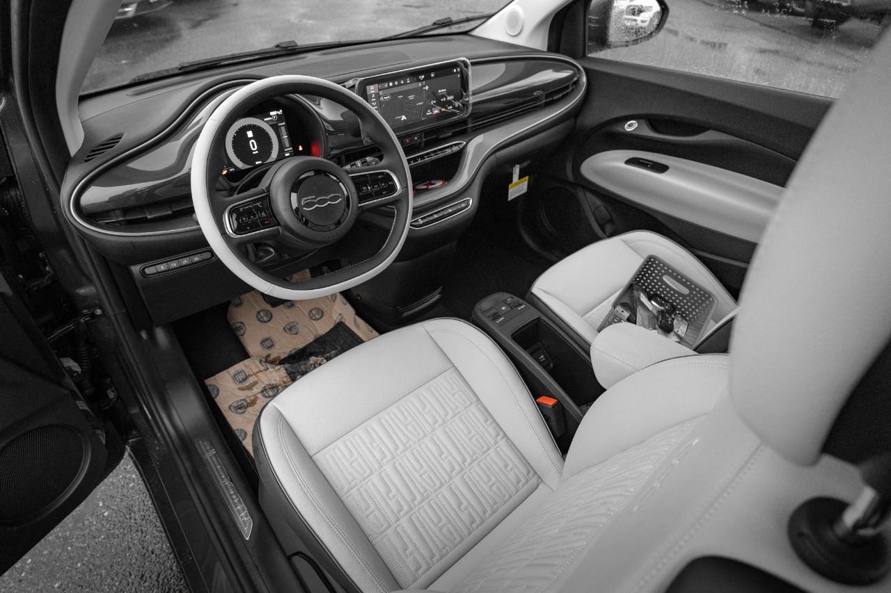 2025 Fiat 500e  S246507