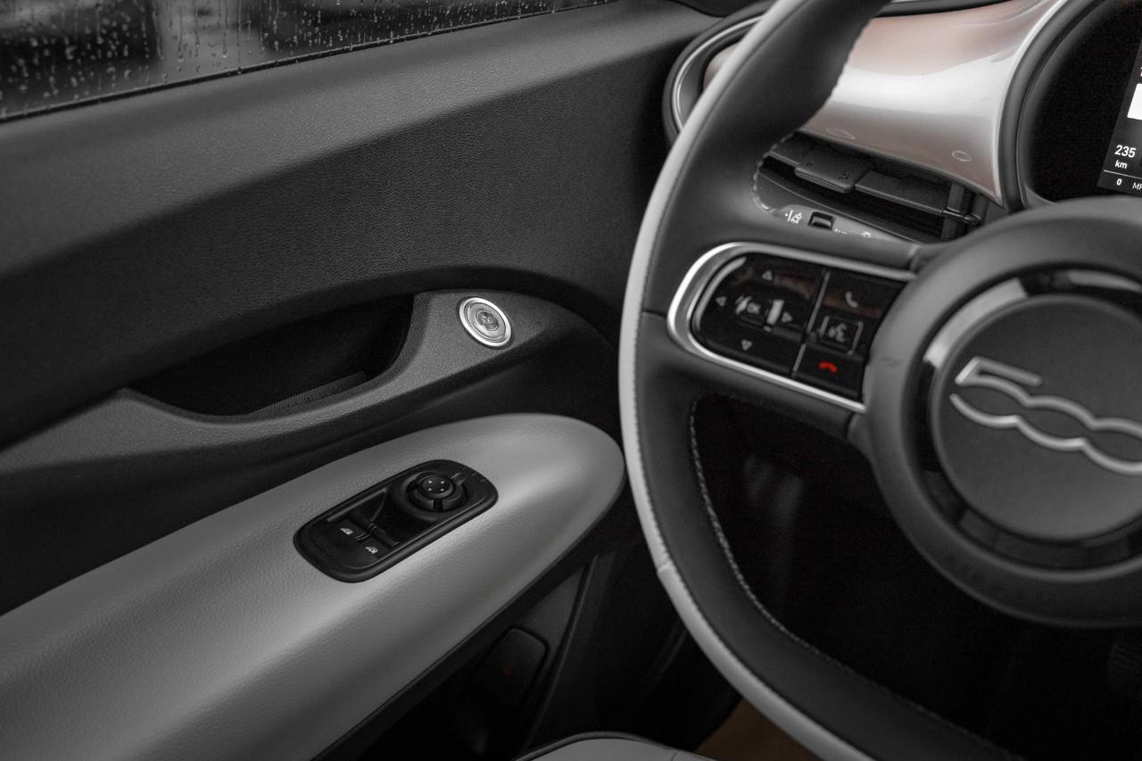 2025 Fiat 500e  S246507