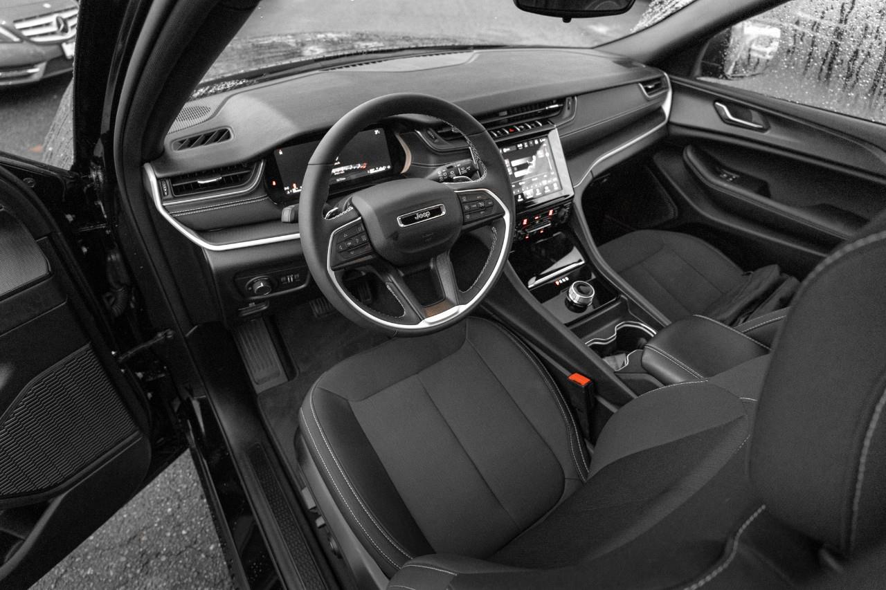 2024 Jeep Grand Cherokee Laredo LC2819