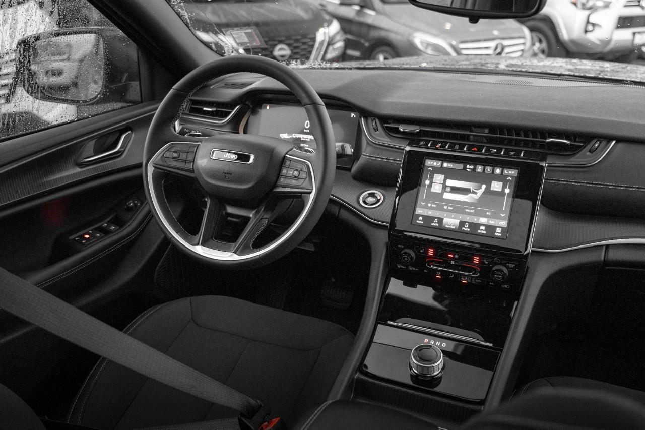 2024 Jeep Grand Cherokee Laredo LC2819